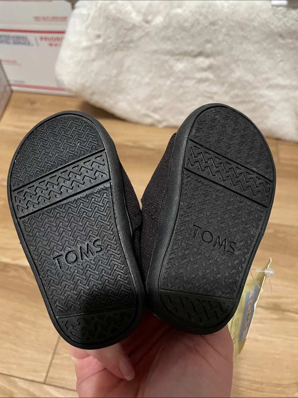 TOMS Tiny Classic Black Canvas T4
